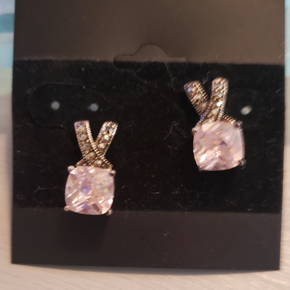 HP🔥🔥Sterling silver earrings w  pink stone - Picture 2 of 2